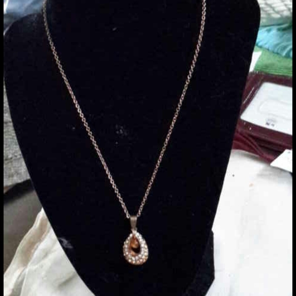 no brand Jewelry - 18 inch necklace  with beautiful amber  stone